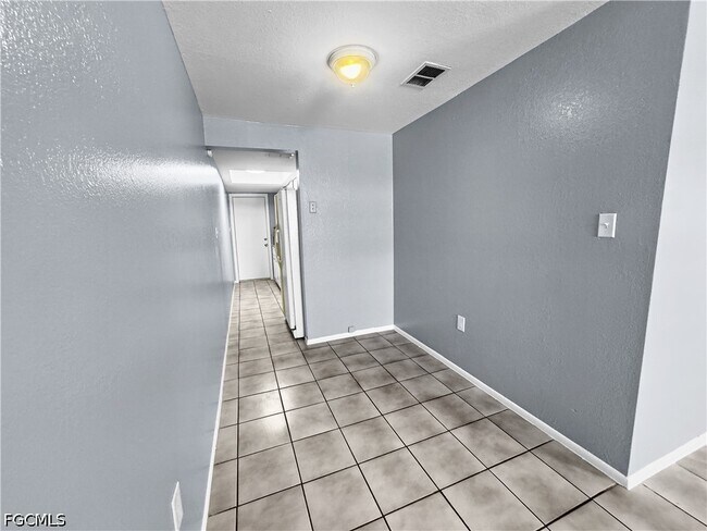 Foto del edificio - 6617 Warwick Cir