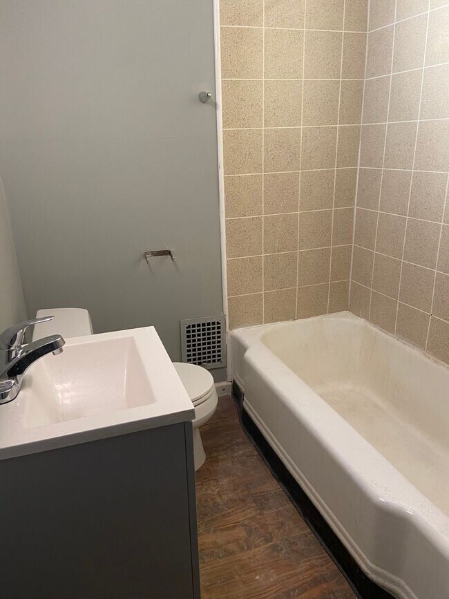 Building Photo - BRLTN Rental LLC, 109 E Broad St Burlington