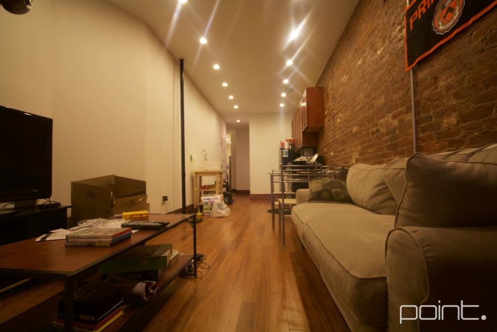 Primary Photo - 316 W 19th St
