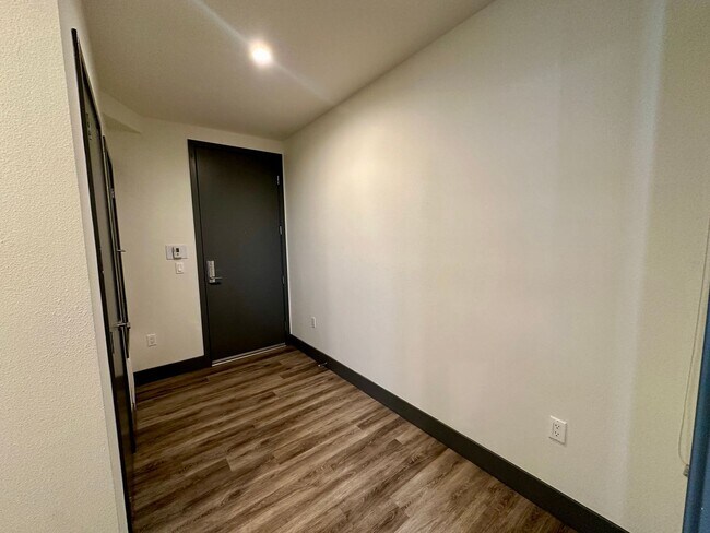Foto del edificio - 6923 Kittyhawk Ave