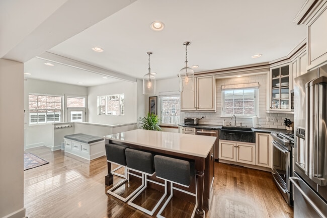 Photo - 340 Dahlia St House