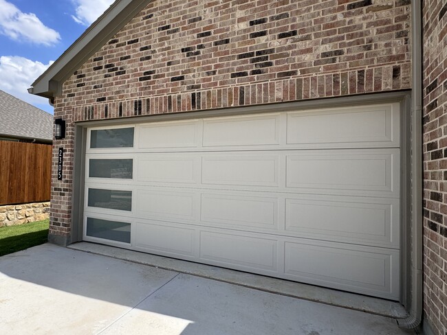 Building Photo - 2305 Toucan Dr
