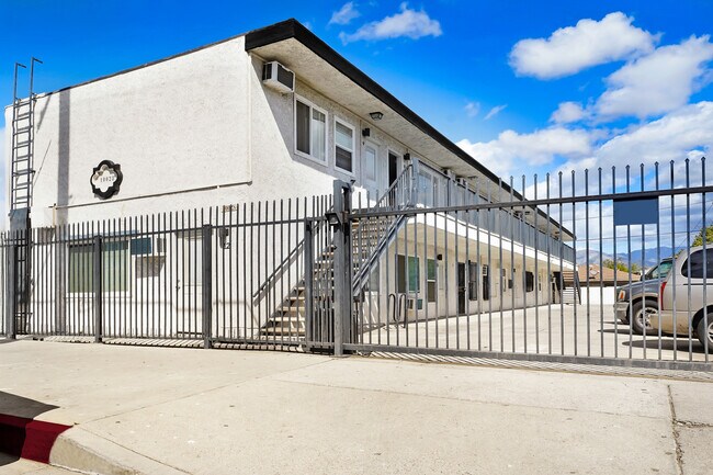 Foto del edificio - 10026 San Fernando Rd