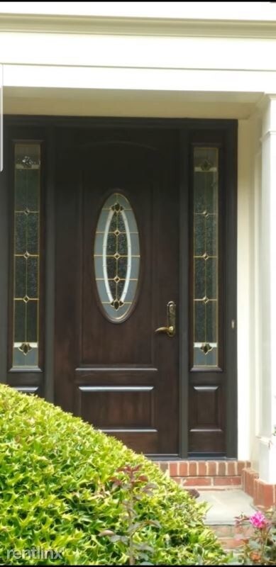 Foto del edificio - 5 br, 4.5 bath House - Seven Locks Rd