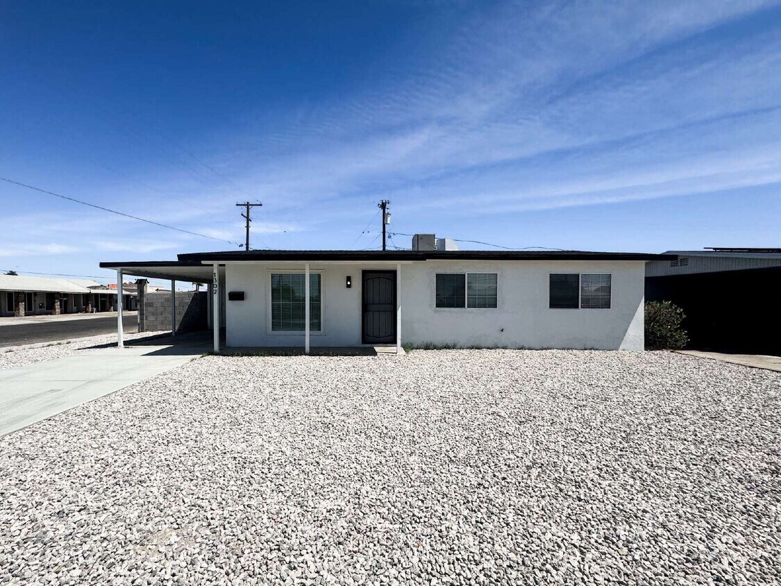Primary Photo - Cozy 3-Bed Oasis in Yuma's Heart