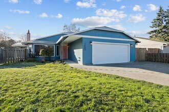 Building Photo - 1400 NE 14th Ave