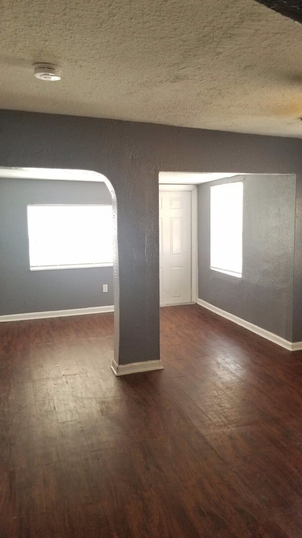 Building Photo - Cozy 3/1 House