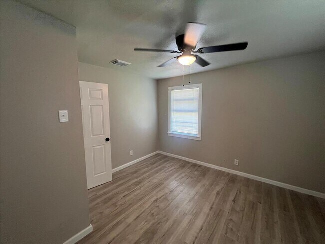 Foto del edificio - 2817 Rosemary Ln