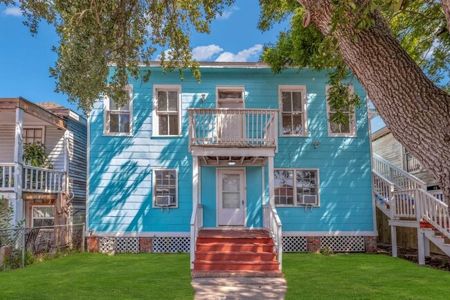 Building Photo - 1614 Ave M 1/2