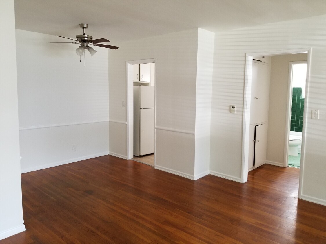 Primary Photo - 1347 N Alta Vista Blvd