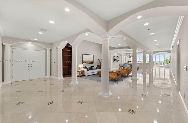 Foto del edificio - 5601 Collins Ave