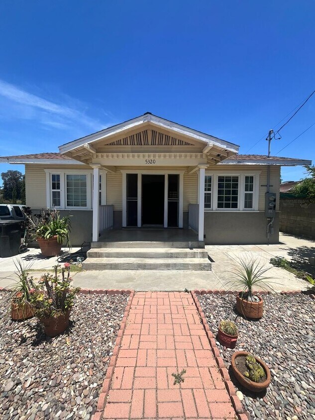 Foto principal - Well-Maintained San Diego Home with Classi...