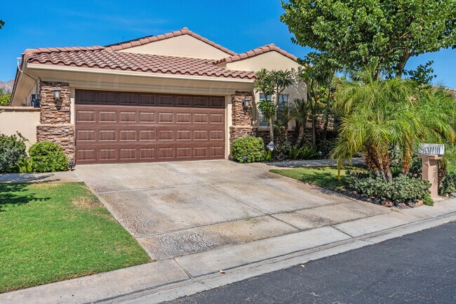 Foto del edificio - 50665 Spyglass Hill Dr