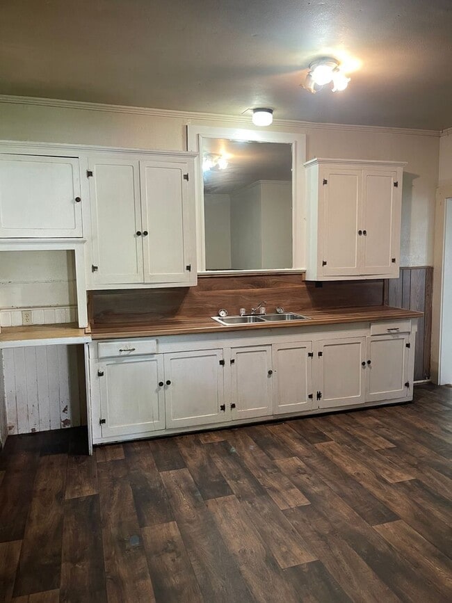 Building Photo - 3 Bedroom, 2 Bathroom Home for Rent