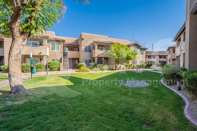 Foto del edificio - 9451 E Becker Ln