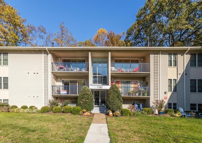 1101 Primrose Ct. front - 1101 Primrose Ct
