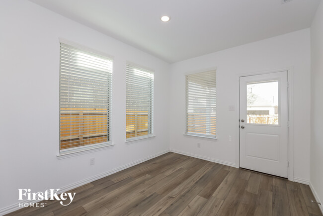 Building Photo - 9925 Diamondhead Dr