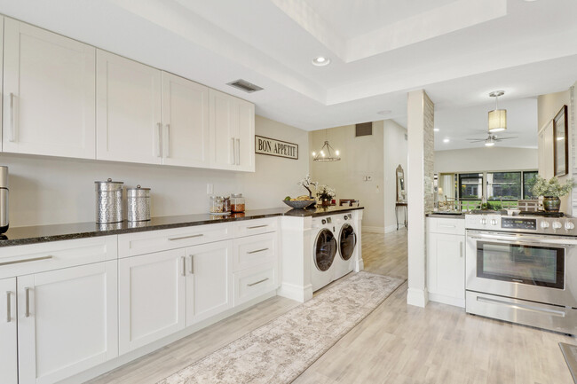 Building Photo - 13566 Sabal Palm Ct