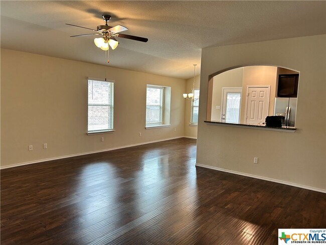 Foto del edificio - 1309 Juneberry Pk Dr