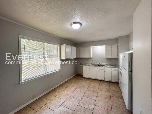 Building Photo - 3 Bed, 1 Bath Home with Fenced Yard and Carport / Pet-friendly / Coming Soon!