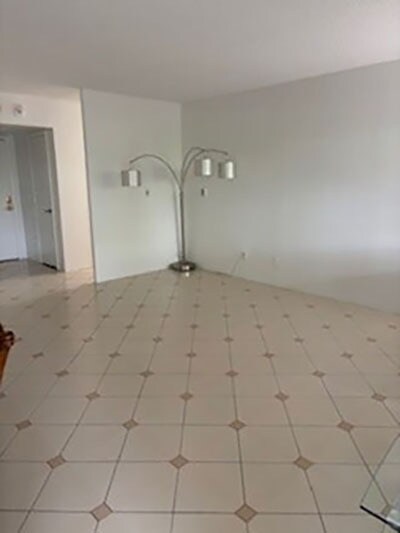 Foto del edificio - 3131 Fleur Dr