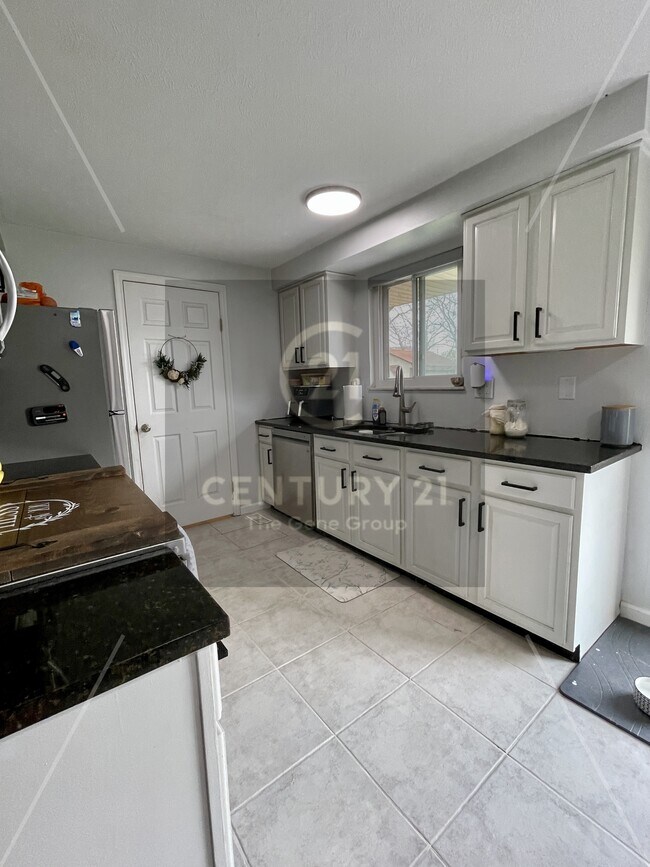 Foto del edificio - 5051 Bluffview Dr