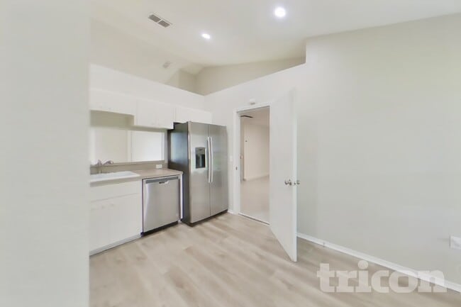 Foto del edificio - 3034 Wentworth Pl