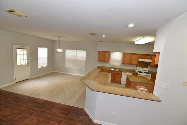 Building Photo - 6807 Turtlewood Dr