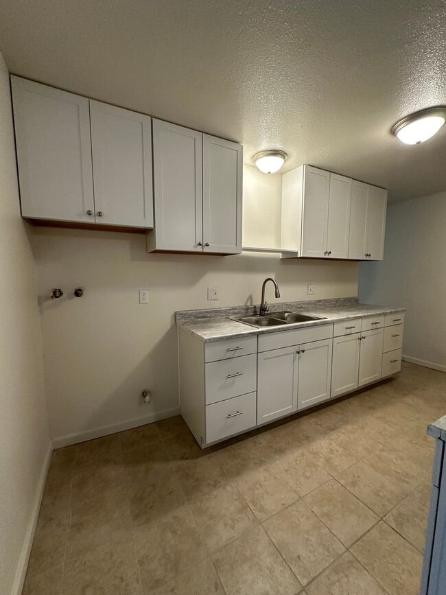 Building Photo - Single story, 4BD/2BA - Moreno Valley