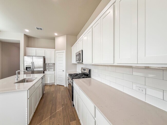 Foto del edificio - Stunning New 3BR 2BA Home w/ Fenced Yard • Granite Kitchen • 2-Car Garage in Eastridge– McKinney