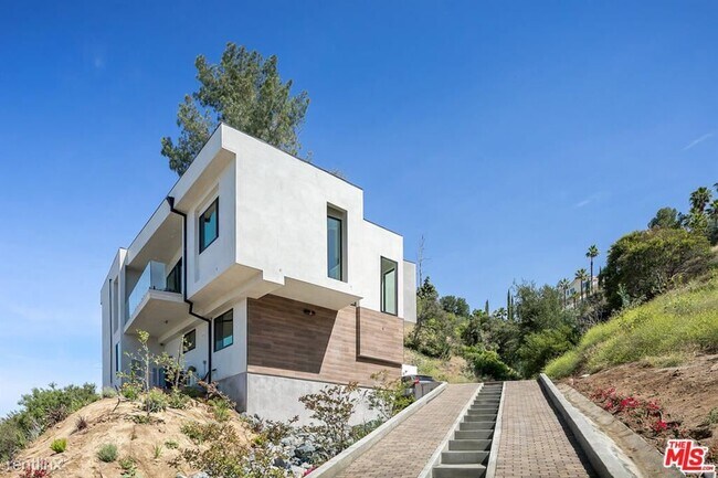 Building Photo - 5 br, 6 bath House - 3231 New York Drive