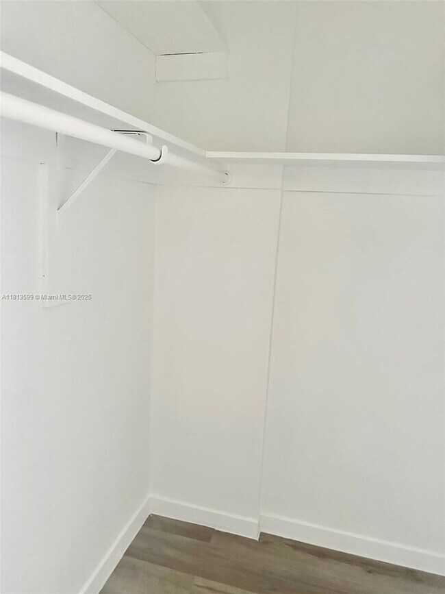 Foto del edificio - 1301 NE Miami Gardens Dr