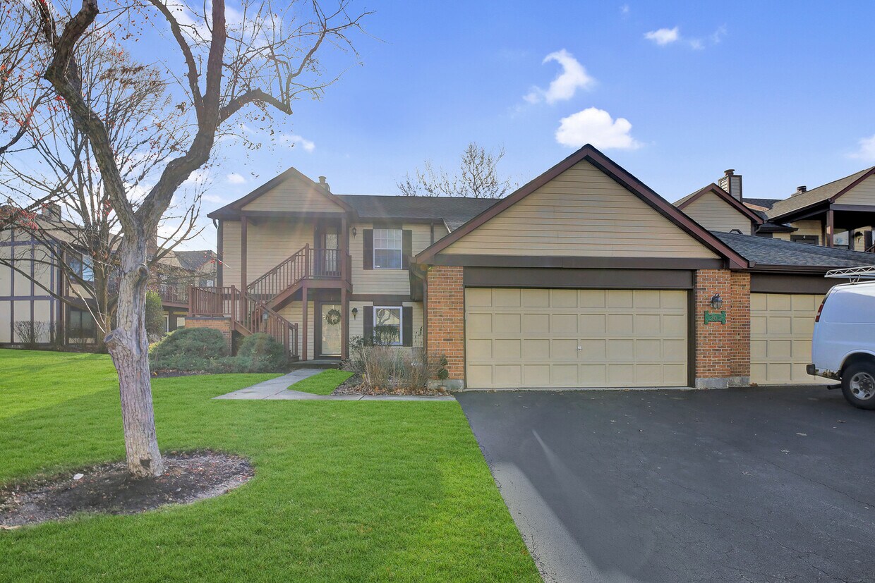 363 Sandhurst Cir Unit 3, Glen Ellyn, IL 60137 Condo for Rent in Glen