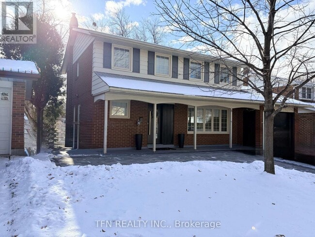 Building Photo - 8 Ravencliff Crescent