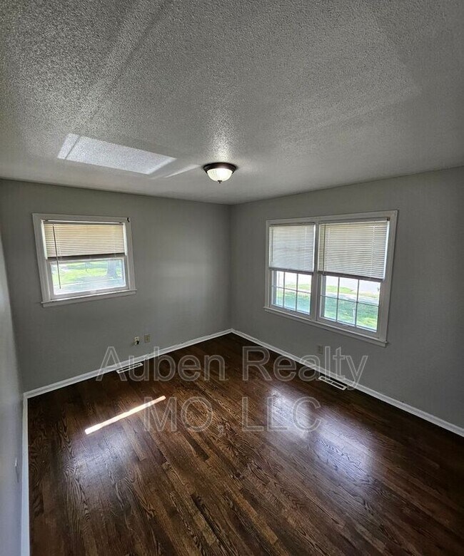 Foto del edificio - 9121 Blue Ridge Blvd