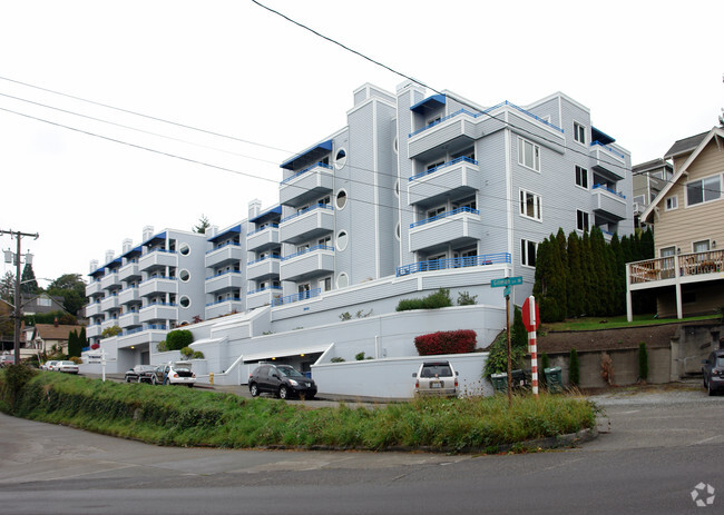 Building Photo - Queen Anne Ocean View Condos