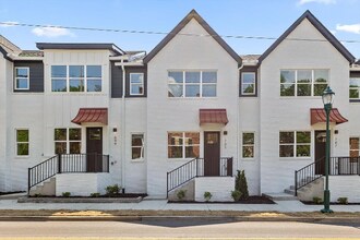 Building Photo - 703 Bespoke Wy