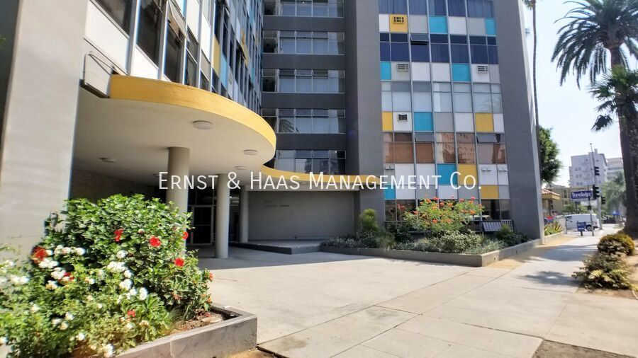 Foto principal - Beautifully Remodeled Condo Located in Pri...