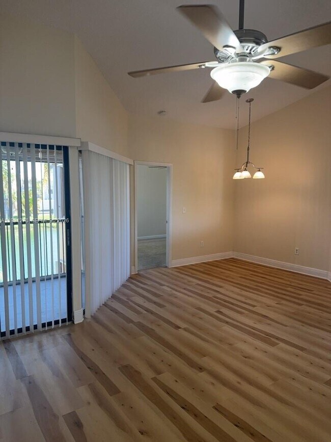 Building Photo - 1017 Washington Cir