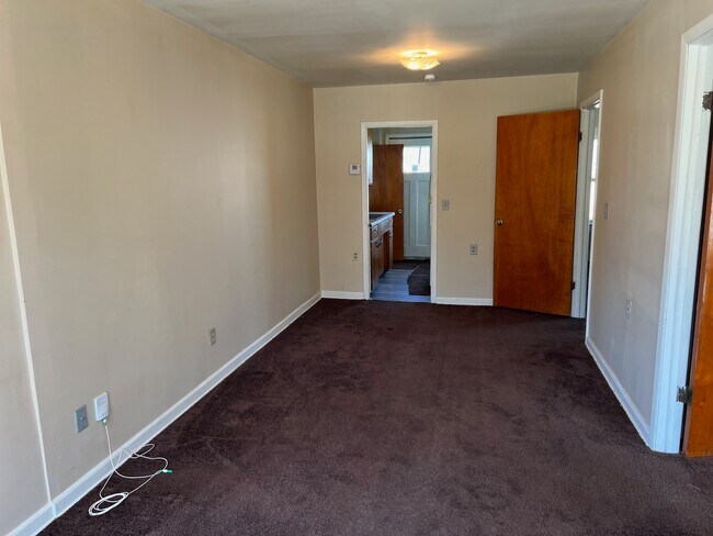 Building Photo - 844 W Highland Ave