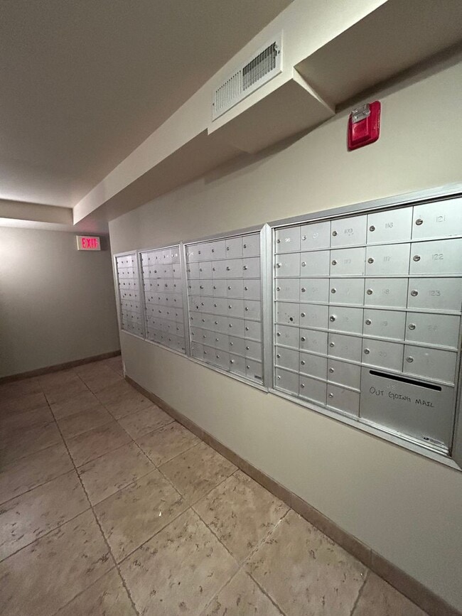 Building Photo - Spacious Downtown 3 bedroom with updates. ...