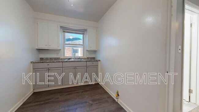 Foto del edificio - 16894 Hubbell Ave