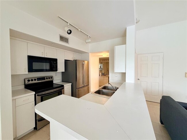 Building Photo - 2600 S University Dr