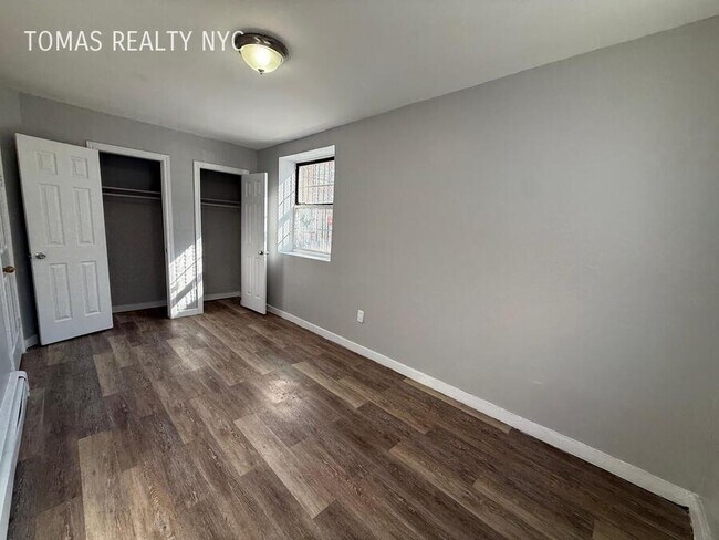 Foto del edificio - 998 Jennings St