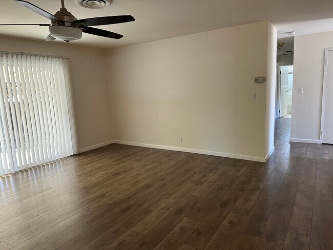 Foto del edificio - 400 Memphis Dr