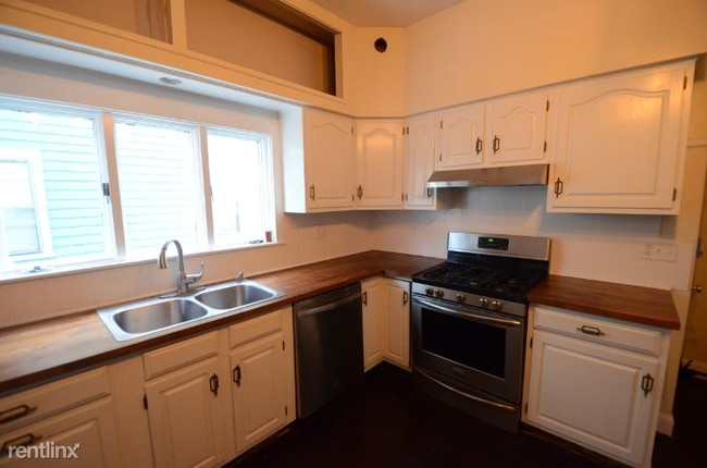 Building Photo - 2 br, 1 bath Apartment - 36 Wood St