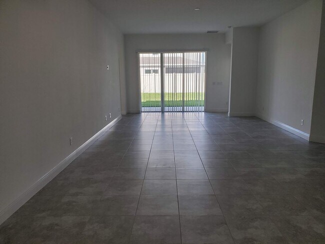Foto del edificio - Brand New - Multi Generational Home