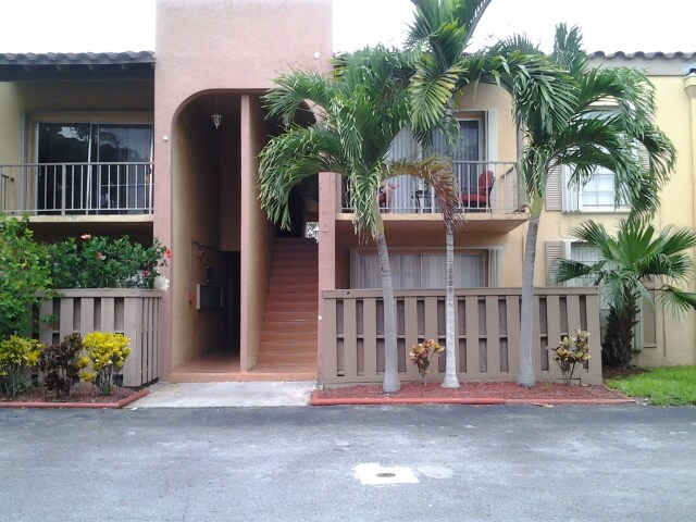 Foto del edificio - 7141 Miami Lakes Dr