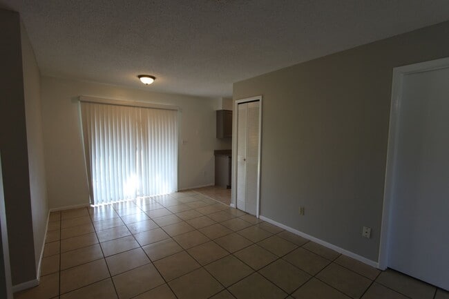 Building Photo - Lovely Home Available NOW!