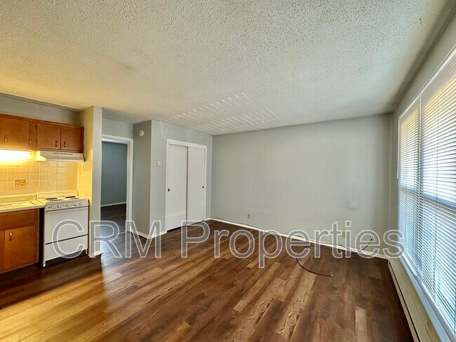 Building Photo - 1301 W 14th St